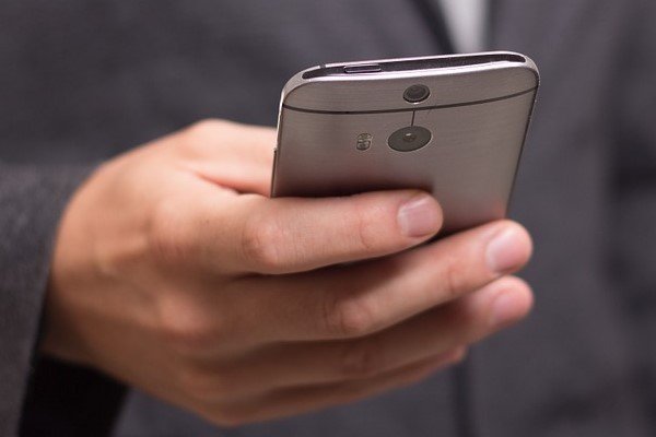 Минтруд и «Ростелеком» не договорились о количестве смартфонов для чиновников
