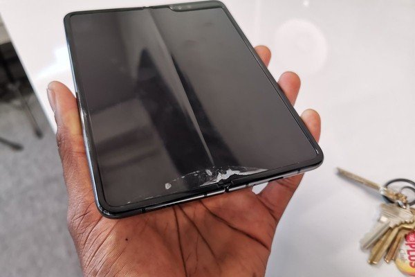 Samsung Galaxy Fold оказался «слишком» гибким