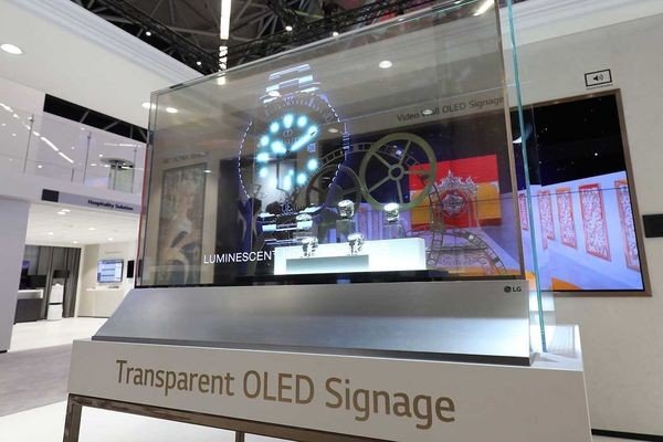 LG выпустила прозрачный экран на органических светодиодах
