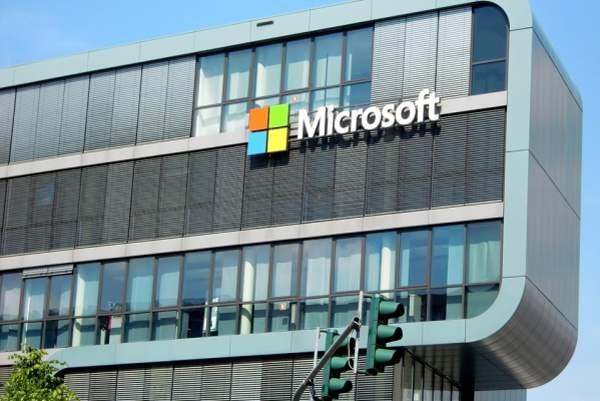 Чистая прибыль «дочки» Microsoft в России в 2018 году упала в два раза