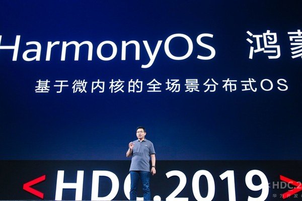 Huawei представляет HarmonyOS, но и от Android не отказывается