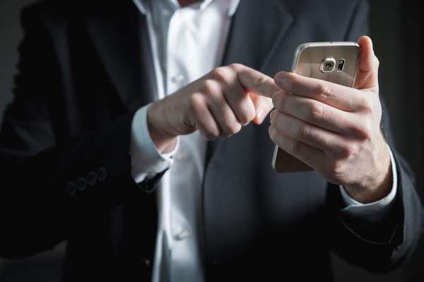 «Ростелеком» не сможет в этом году снабдить чиновников смартфонами на ОС «Аврора»