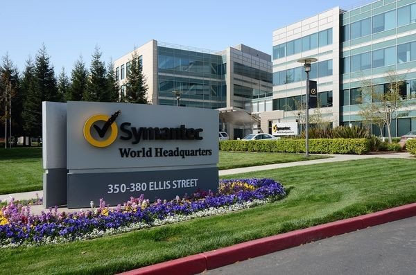 За Symantec предложили более 16 миллиардов долларов