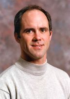 Стив Скеннум: «На формирование направленного сигнала тратится меньше времени, чем на широковещательную рассылку сразу на все компьютеры» Фото: Gonzaga University.