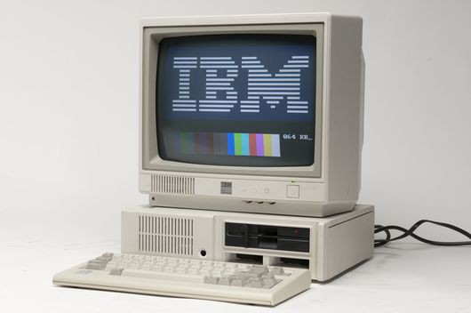 Тридцать лет тому назад в корпорации IBM был создан первый персональный компьютер, работавший под управлением операционной системы Microsoft. Сегодня взгляды IBM и Microsoft на будущее ПК кардинально расходятся. Фото: IBM