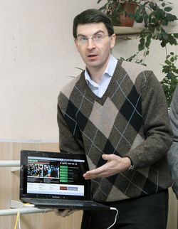 Игорь Щеголев принял участие в установке первого комплекта оборудования для видеонаблюдения на избирательном участке в Великом Новгороде
