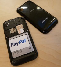 NFC-стикер можно приклеить к задней панели телефона или к аккумулятору