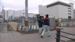 Землетрясение магнитудой 9 баллов 11 марта прошлого года и последовавшее за ним чудовищное цунами нарушили работу местных фабрик по производству электроники 